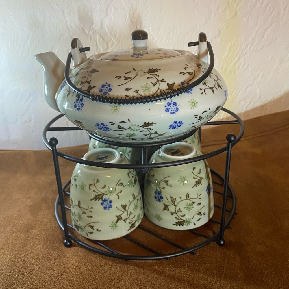 New in box pier one imports tomoko tea One kettle four cups with display stand.